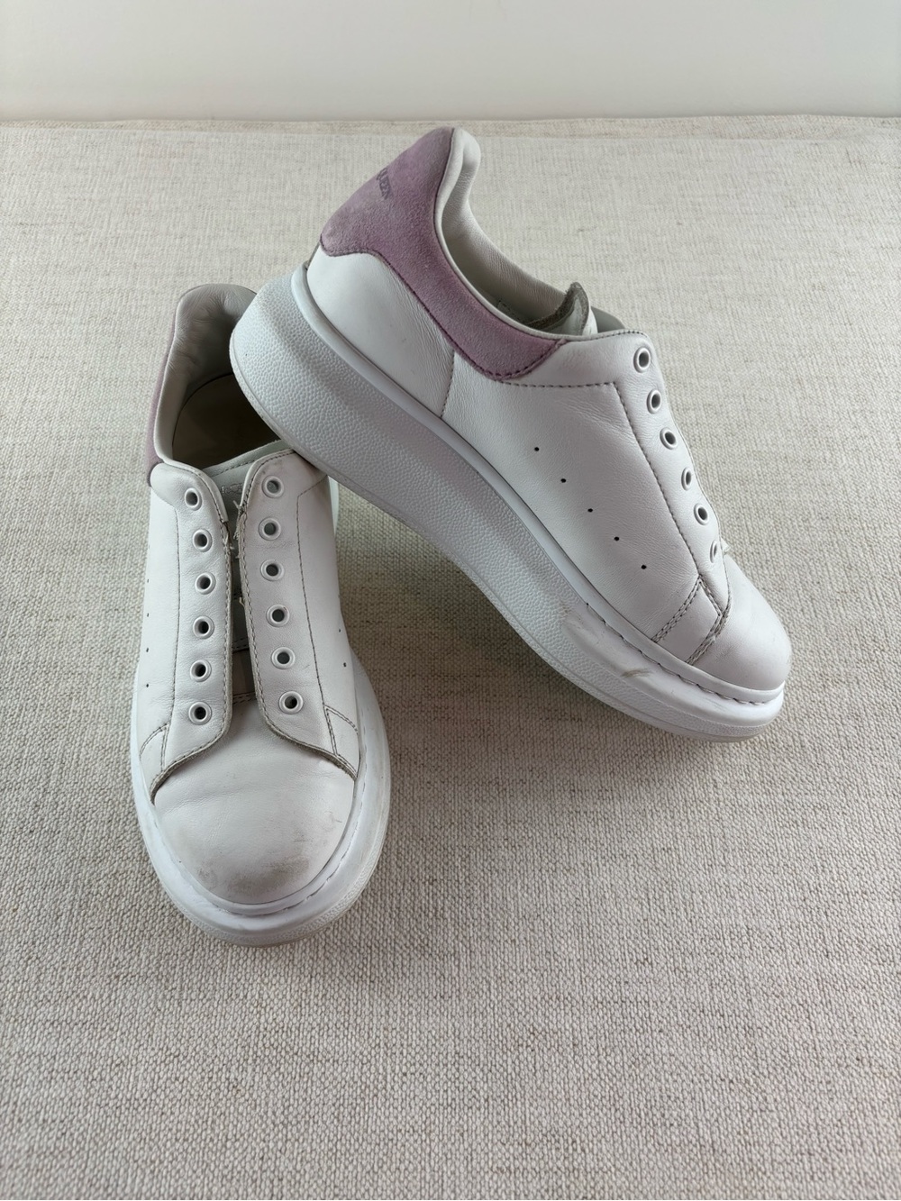 Alexander McQueen girl’s 1.5 White Leather Sneakers with Lavender Heel Tab